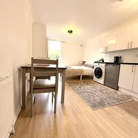 Studio Flat In West Hampstead